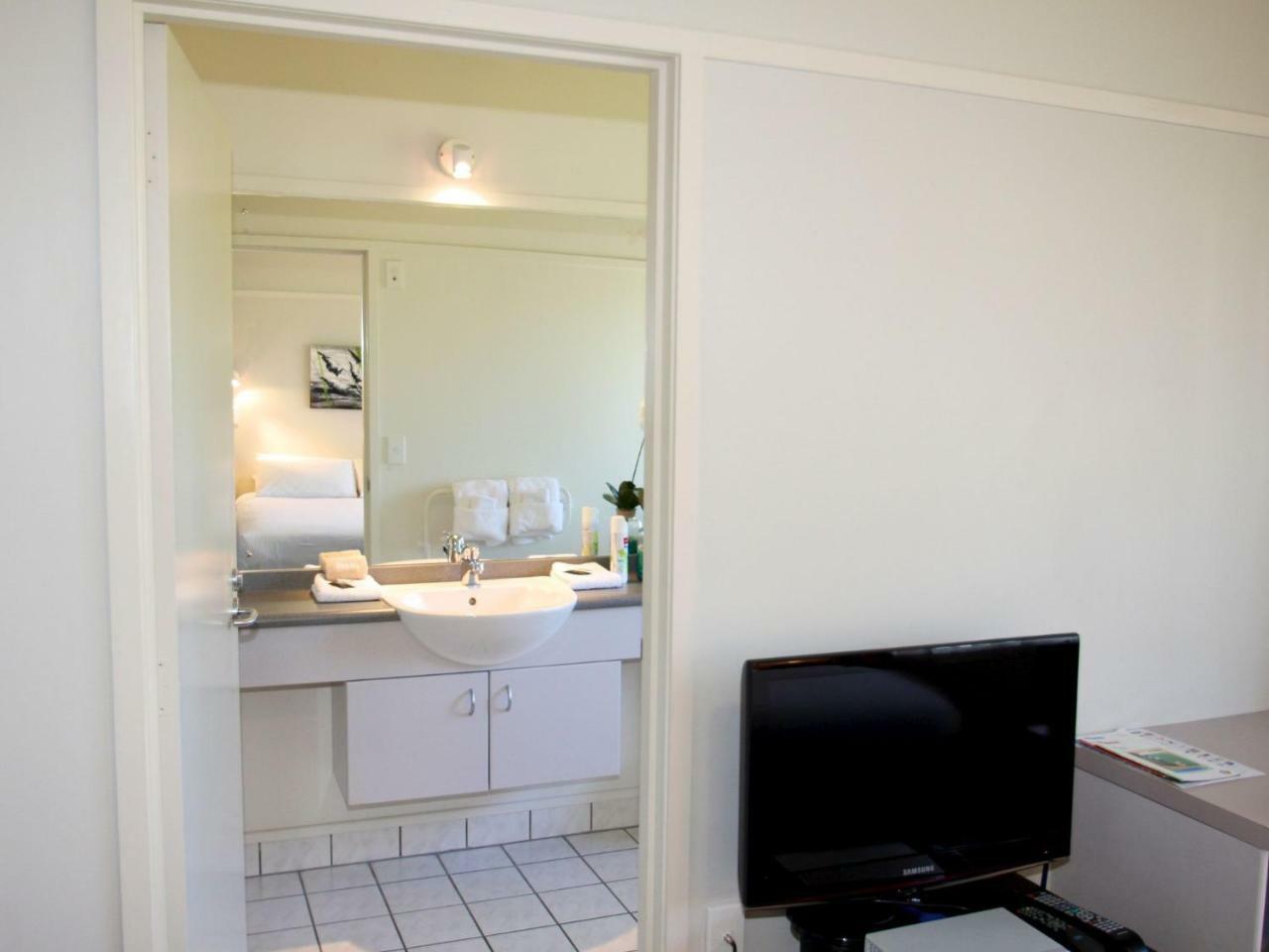 The Beachcomber Hotel 넬슨 외부 사진