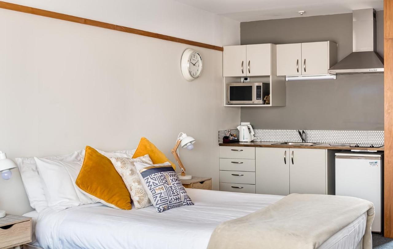 The Beachcomber Hotel 넬슨 외부 사진